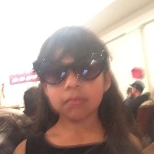 Meet your Posher, Valeria